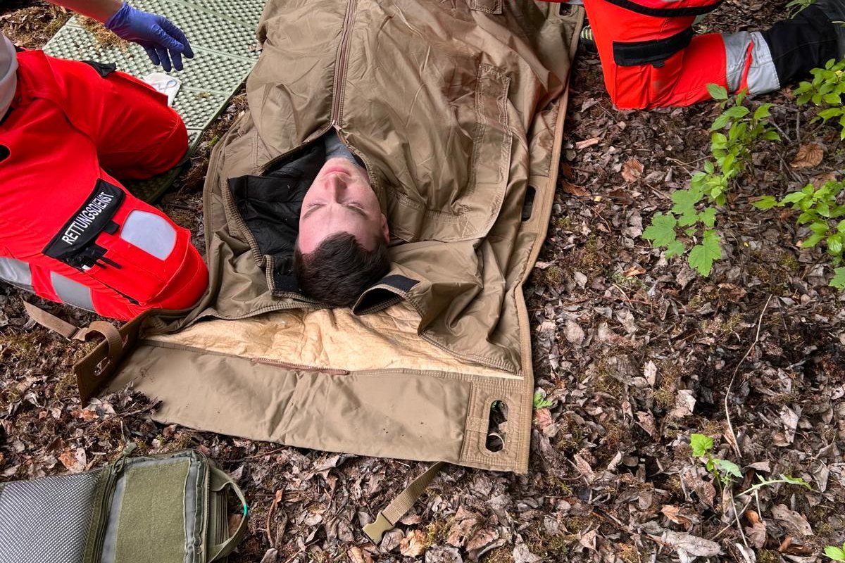 Zivile Traumaversorgung im T.R.A.U.M.A. Kurs: Immobilisation und Wärmeerhalt im Team
