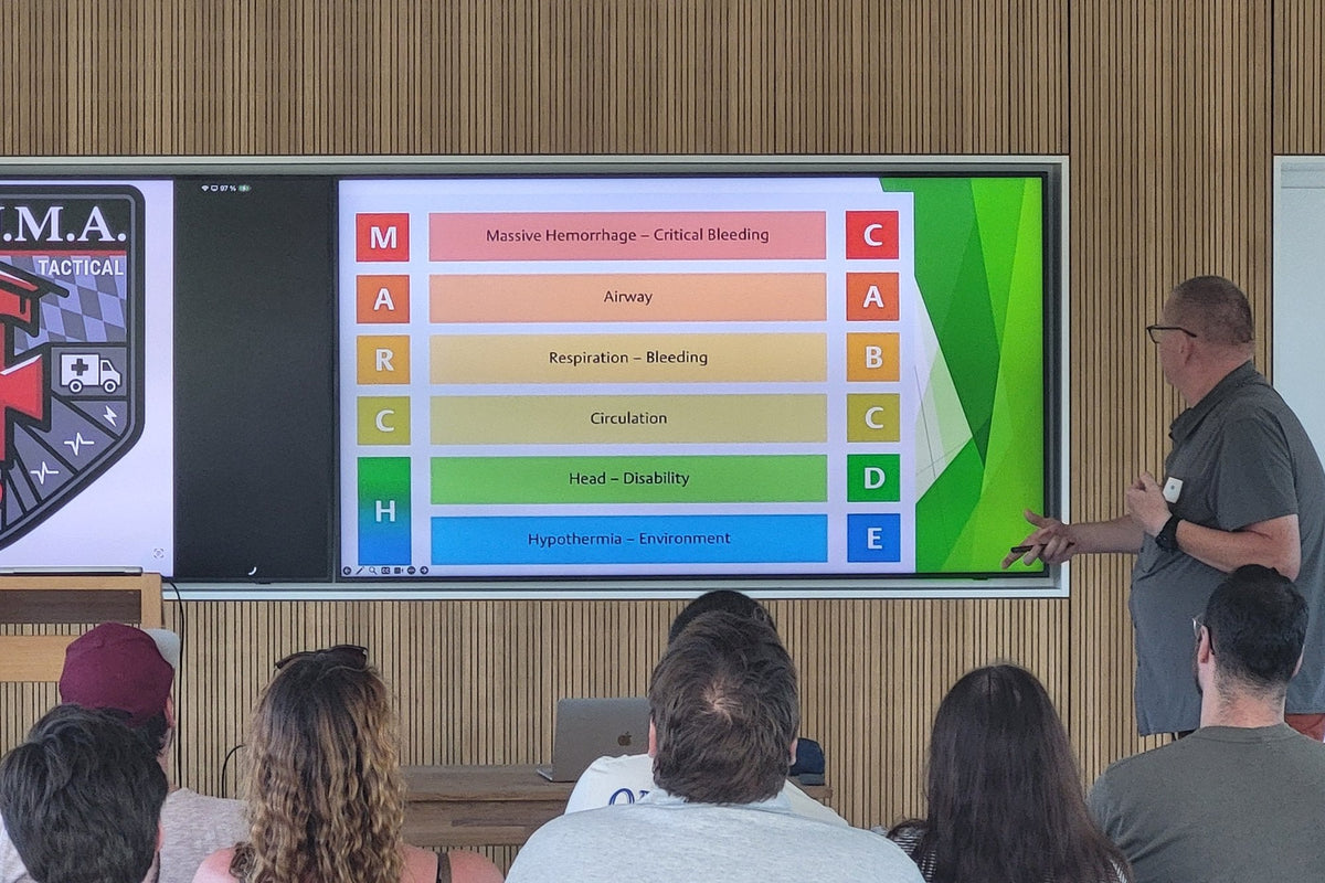 Theorieeinheit im T.R.A.U.M.A. Kurs: Gegenüberstellung der Schemata MARCH und xABCDE